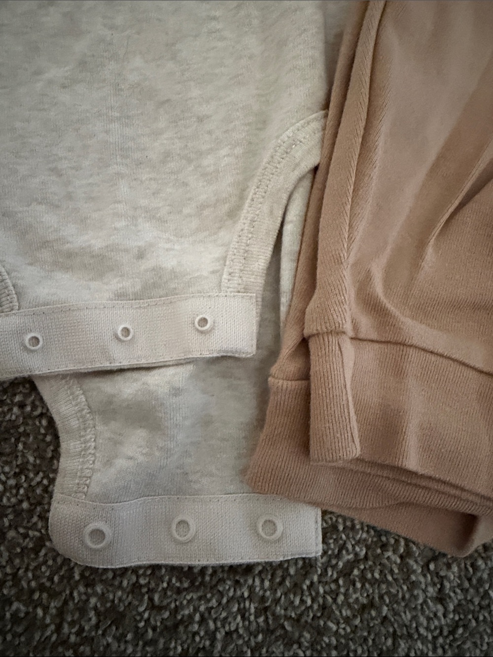 Nike Baby Bodysuit & Pants Set in Beige and Cream - Picture 4 of 6